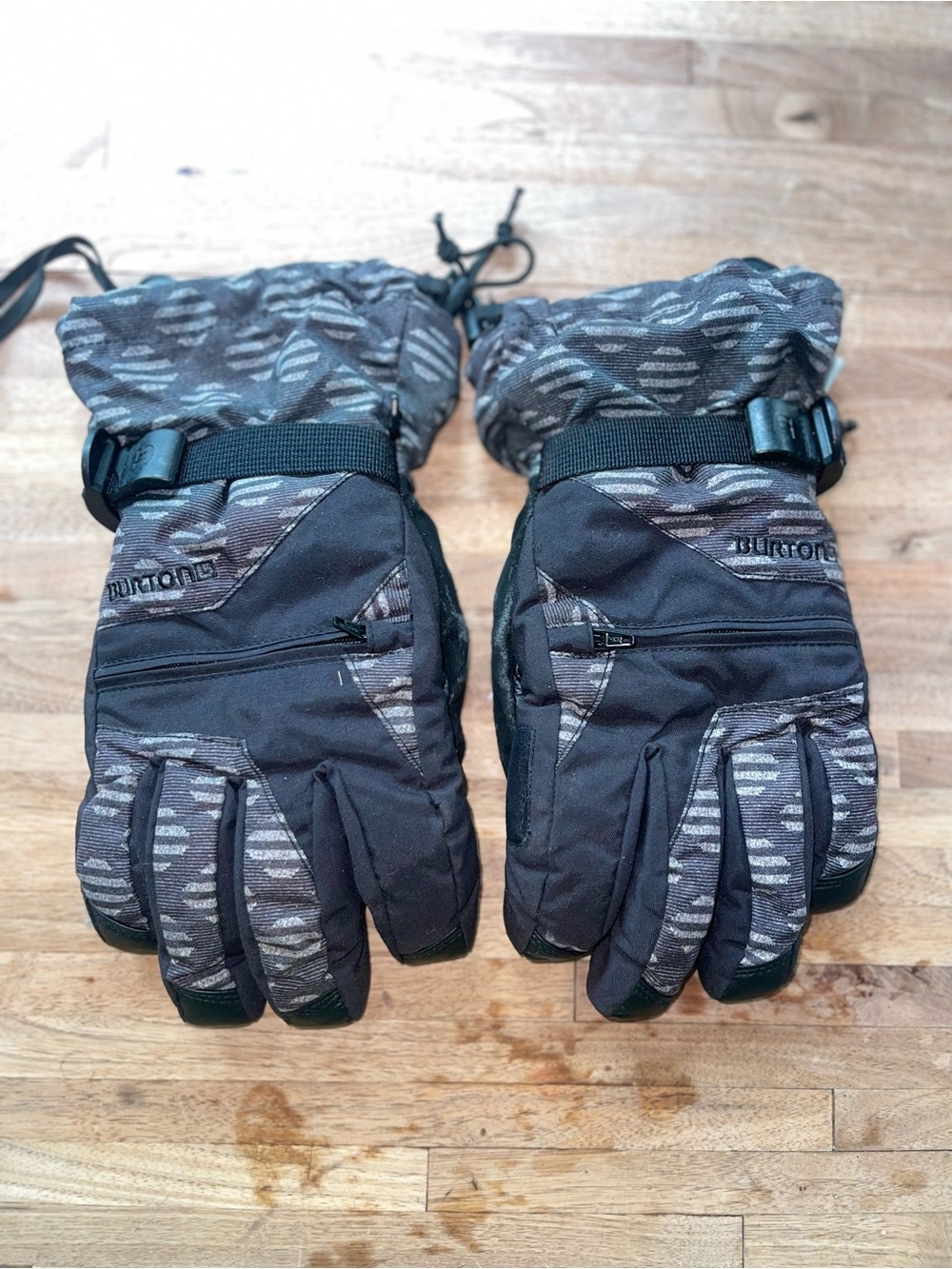 Burton Black and Gray Patterned Winter Snow Gloves
